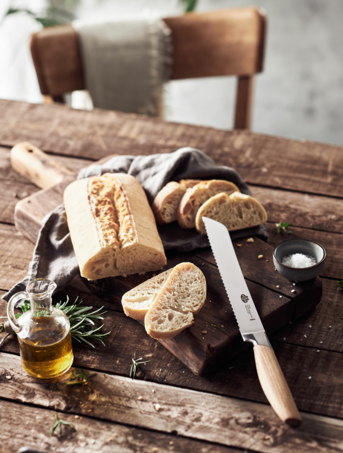 Ciabatta mit Brotmesser